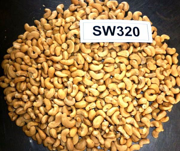 Cashew nut sw320 grade is a large, beautiful, scorched, whole-grain cashew that has between 300 – 320 nuts/pound (660 – 706 beans/kg) 