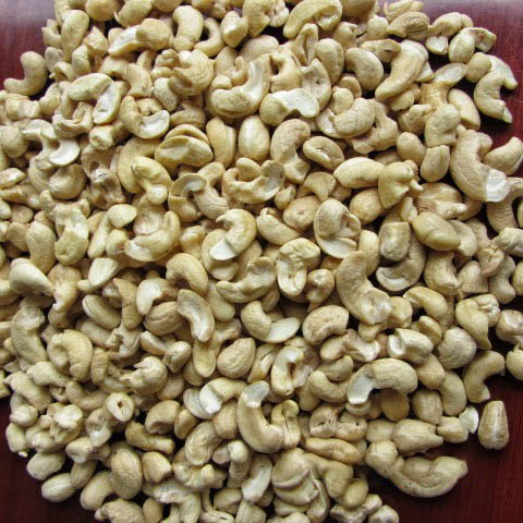 Cashew nut WB grade is a cashew nut kernel broken in crosswise