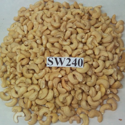 Hạt điều SW 240 (hay: hạt điều nguyên hạt 240, hạt điều SW240) là loại hạt điều nguyên hạt lớn, cháy xém có từ 220 đến 240 hạt / pound (395 - 465 hạt / kg)