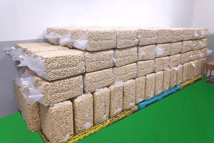 Pallet Of Cashew Kernels with Vaccum PP Bag at Warehouse