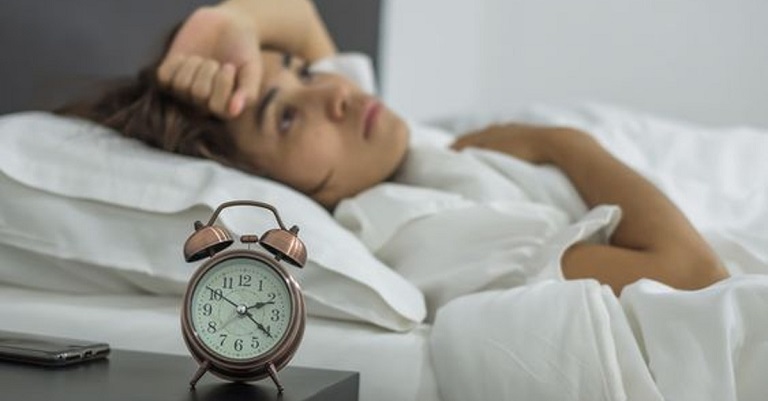 Hạt sen có tác dụng giúp người dùng an thần và thư giãn, dễ ngủ nên được coi là bài thuốc tại nhà hiệu quả để điều trị chứng mất ngủ.