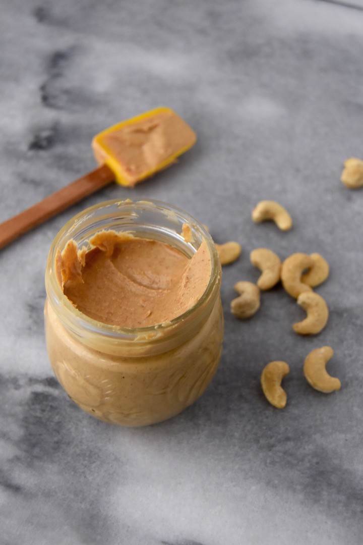 Cashew butter (English: cashew nut butter, cashew cheese) is a delicious butter with extremely high nutritional value loved by many countries around the world.