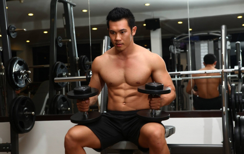 Viele Studien zeigen, dass Ihr Körper Muskeln besser aufnimmt und entwickelt, wenn Sie nach dem Training eine gute Proteinquelle haben.