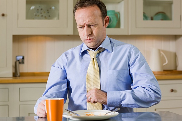 Hạt điều chứa lượng carbohydrate cao có thể lên men trong ruột gầy ra chứng khó tiêu